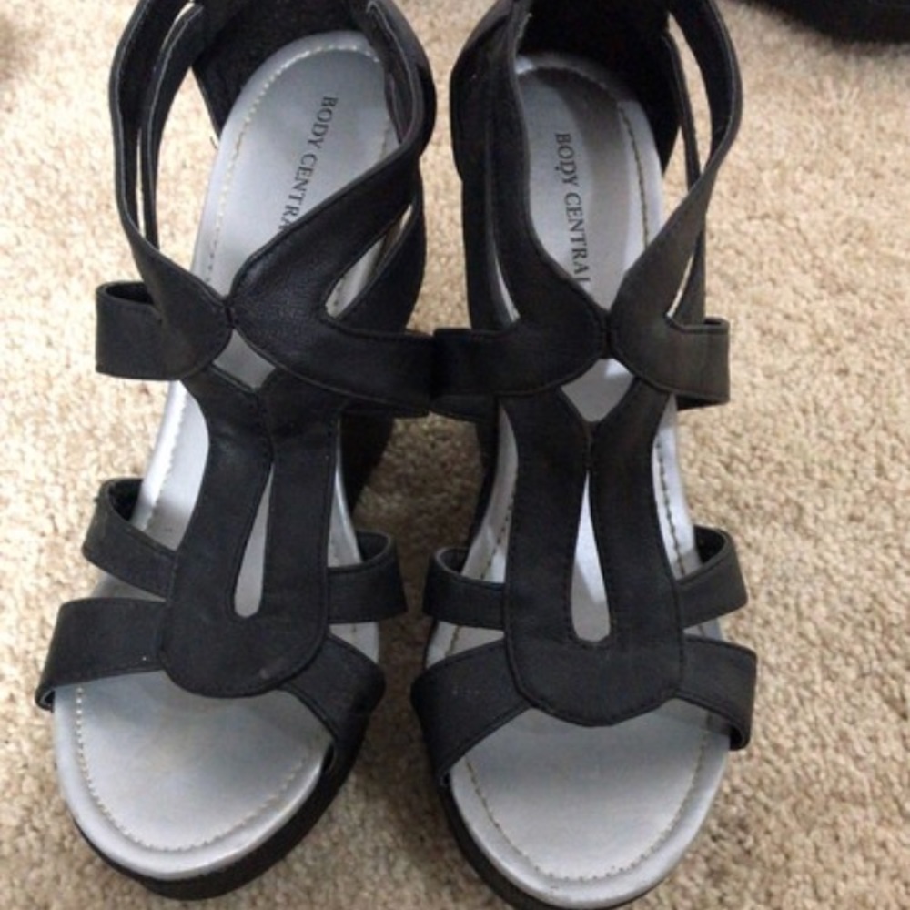 Black wedges